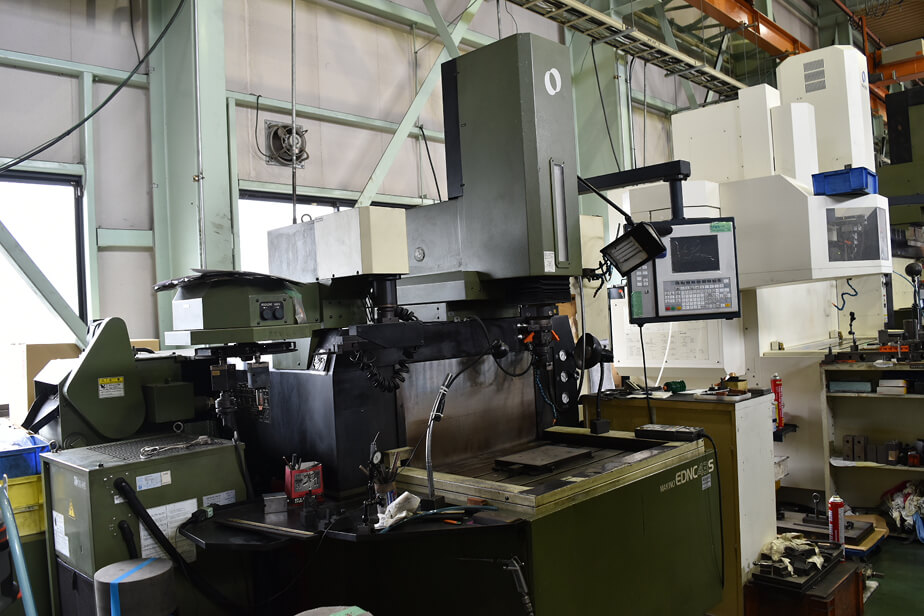 NC放電加工機 MAKINO EDNC43